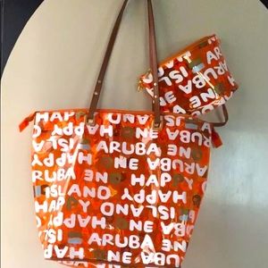 Woman’s designer like PVC VINYL LARGE SHOULDER TOTE & wristlet zipper ARUBA